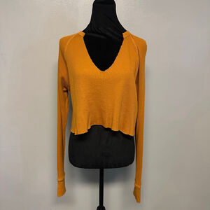 BDG Long Sleeve Crop Top size Medium Orange Waffle Knit v-neck 100% cotton